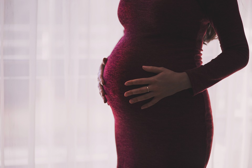 Употребление алкоголя на ранних сроках беременности: какое влияние на плод оказывает приём спиртного в первый месяц после зачатия?